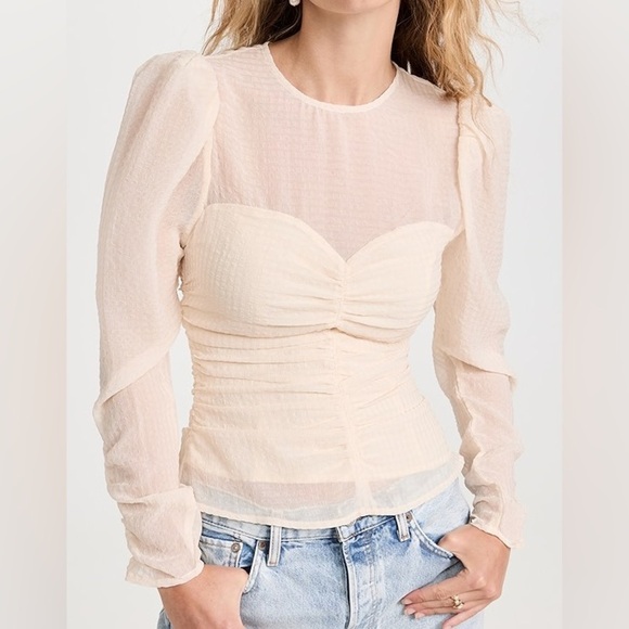 ASTR the label Dalma runched puff sleeve top ivory - Picture 2 of 8